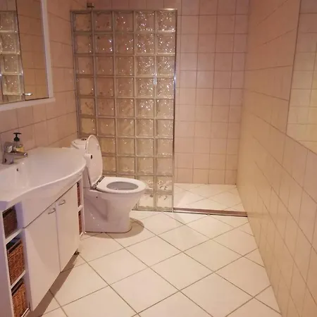Keybutler Lillesand Seafront Basement Room *