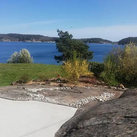 Keybutler Lillesand Seafront Basement Room Lillesand